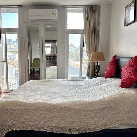 Samsen Suites Spacious 2Br Contemporary Thai Style Bangkok Exteriör bild