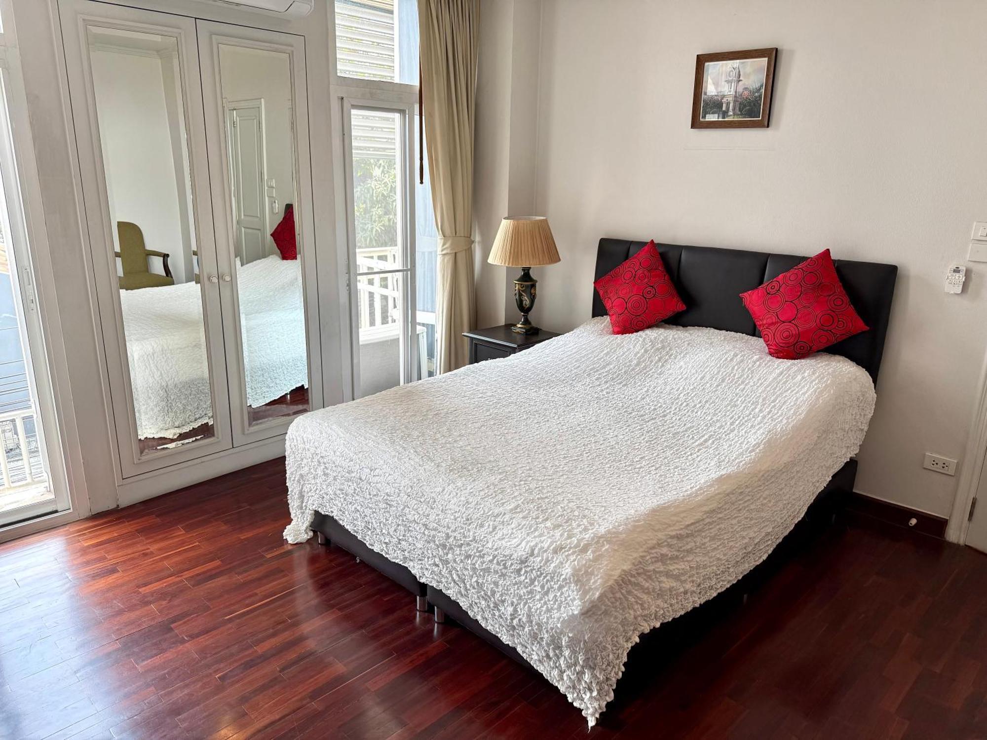 Samsen Suites Spacious 2Br Contemporary Thai Style Bangkok Exteriör bild