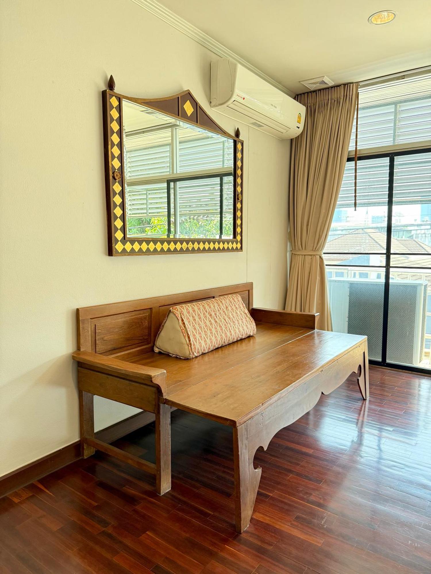 Samsen Suites Spacious 2Br Contemporary Thai Style Bangkok Exteriör bild