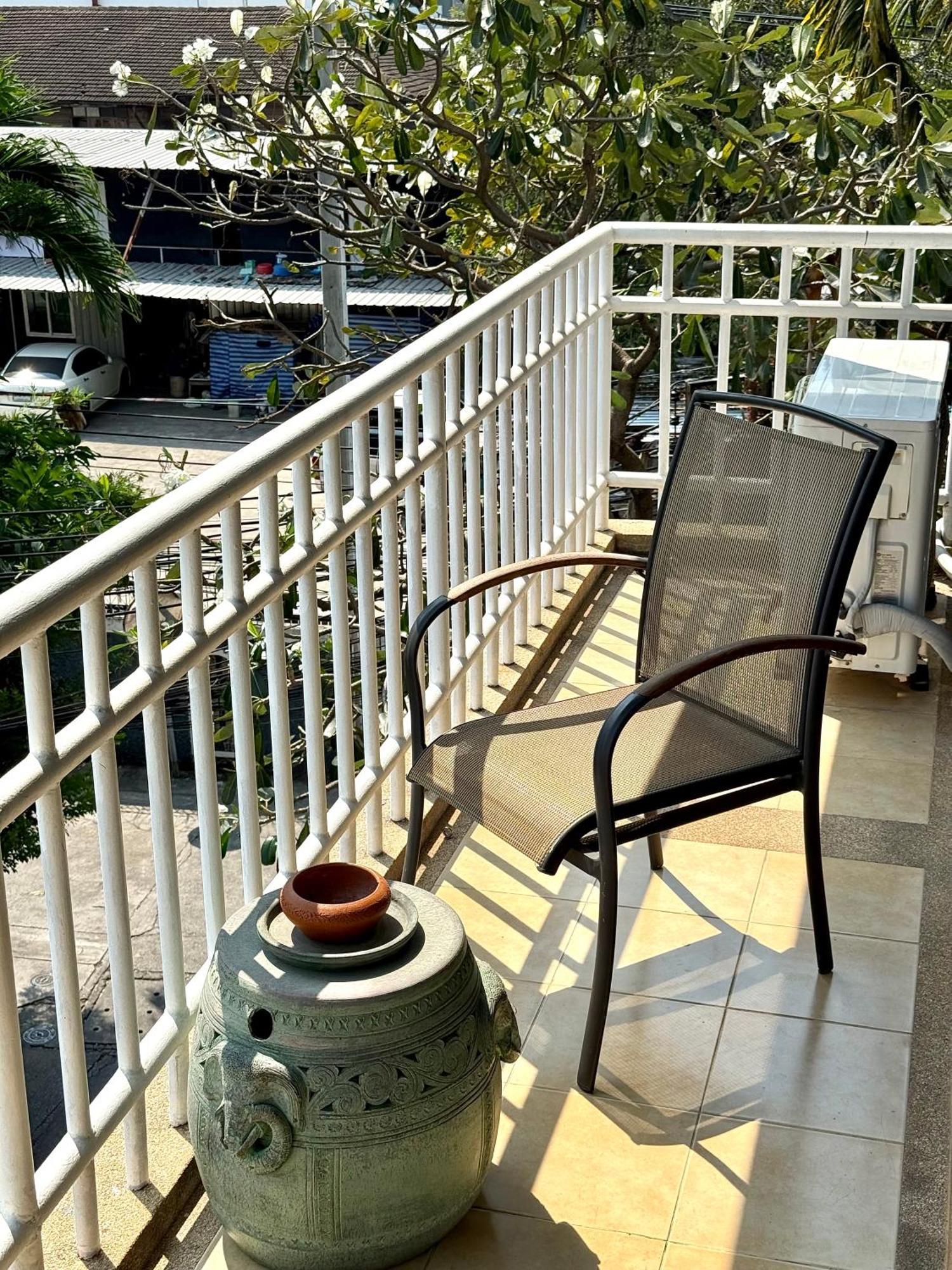 Samsen Suites Spacious 2Br Contemporary Thai Style Bangkok Exteriör bild