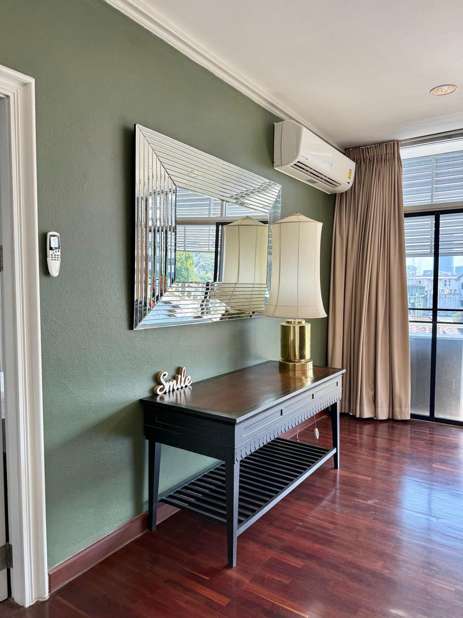 Samsen Suites Spacious 2Br Contemporary Thai Style Bangkok Exteriör bild