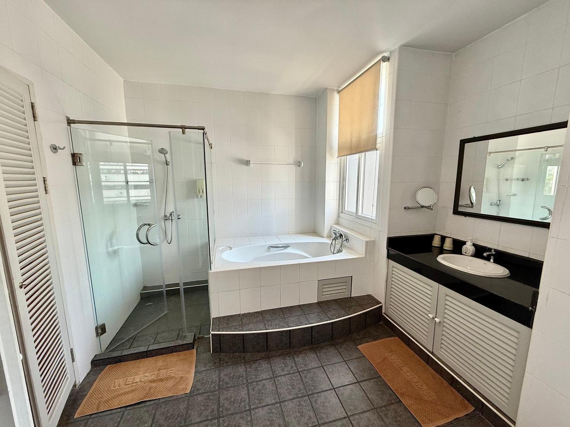 Samsen Suites Spacious 2Br Contemporary Thai Style Bangkok Exteriör bild